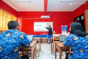 Proses kegiatan Pelatihan Pemanfaatan Media Online Bersama Instruktur dari Phincon